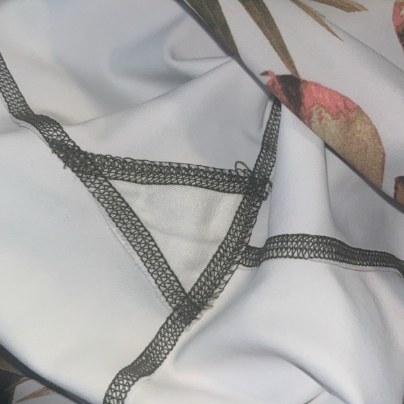 Old Navy NWT Active Elevate Cropped High Rise Leggings - Floral - Medium - Picture 10 of 10